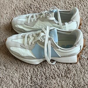 New Balance Women's Sneakers in Cream and Blue